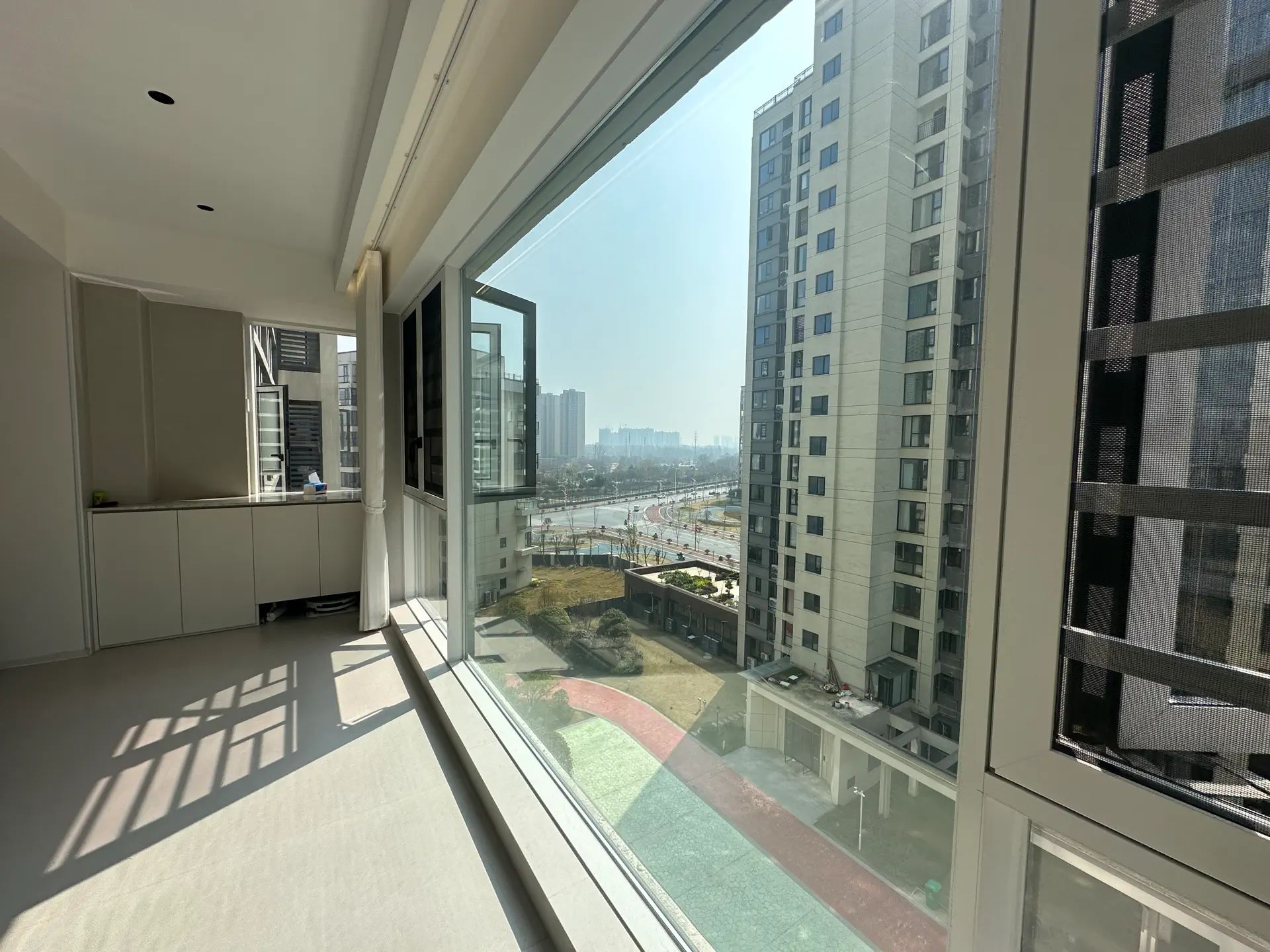 城南，蓝天花园，1梯1户，精装三房，好楼层，诚心出售