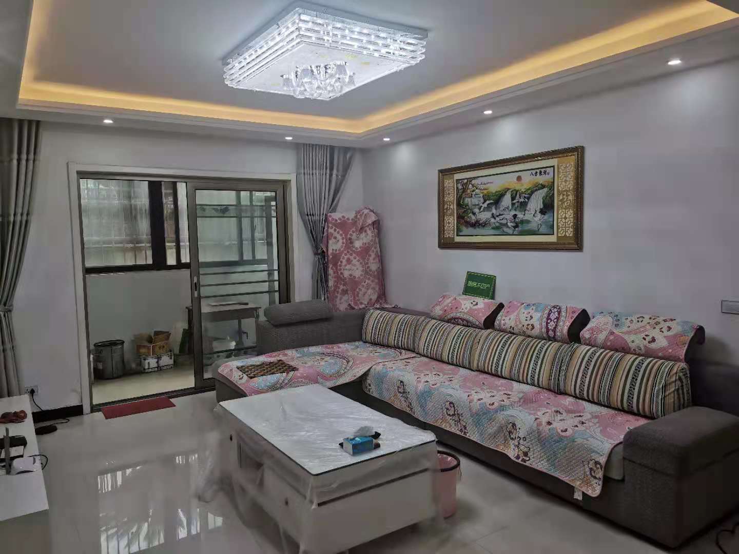 城市丽景全新精装三房两卫，带超大露台证满二诚意出售！