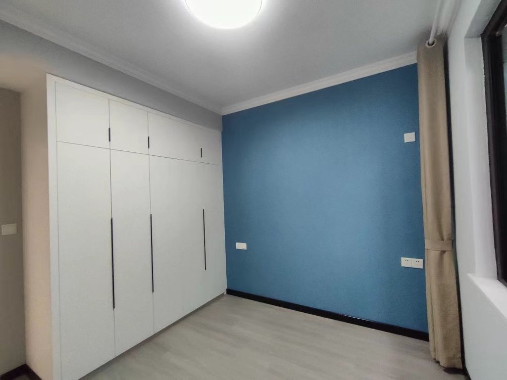 祥生观澜府.天然氧吧小区.全新装修三房两卫.证件满二.看房方便