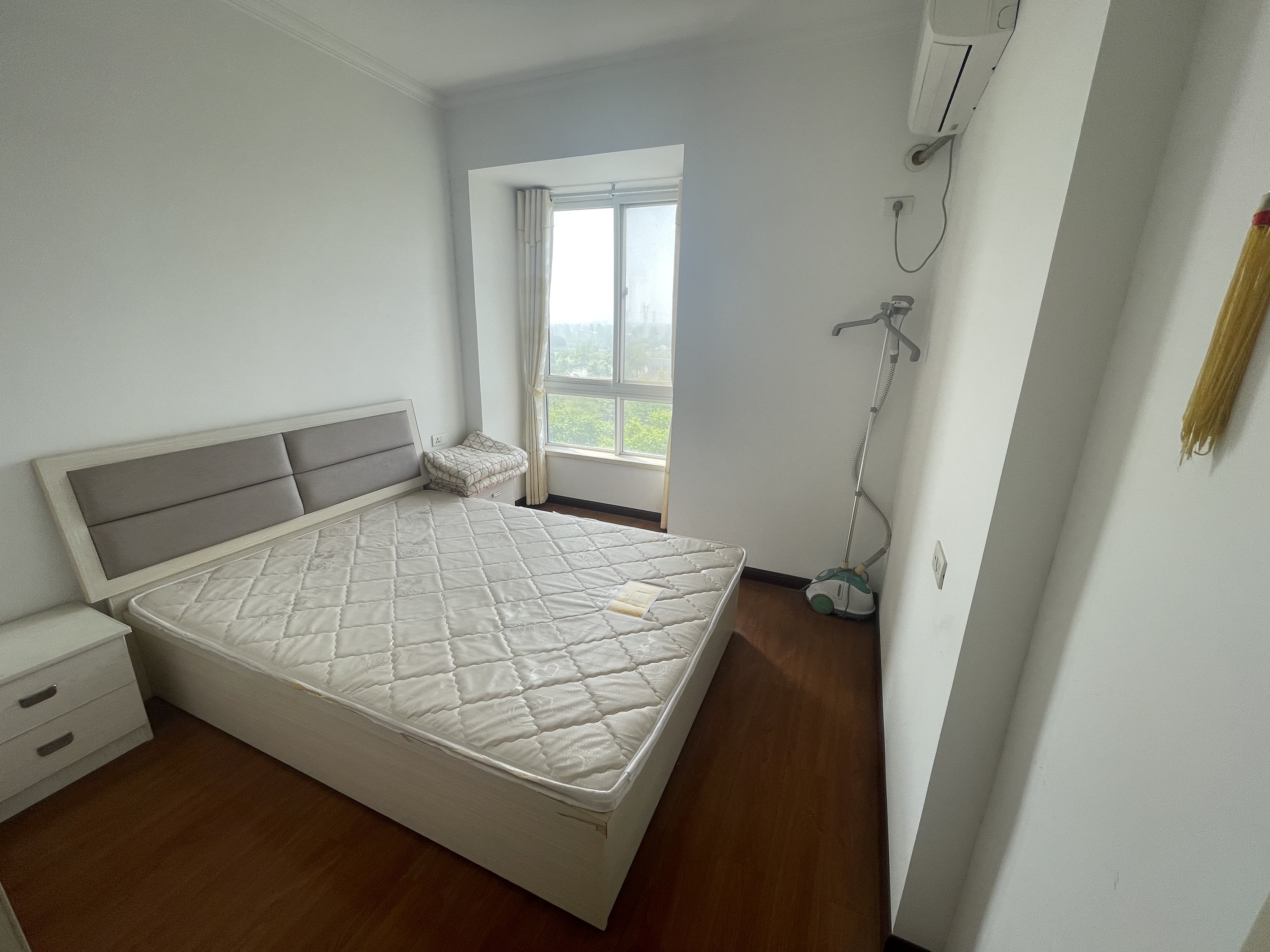 漫城林语带装修两房过马路就是读书的地方前面排阳光好