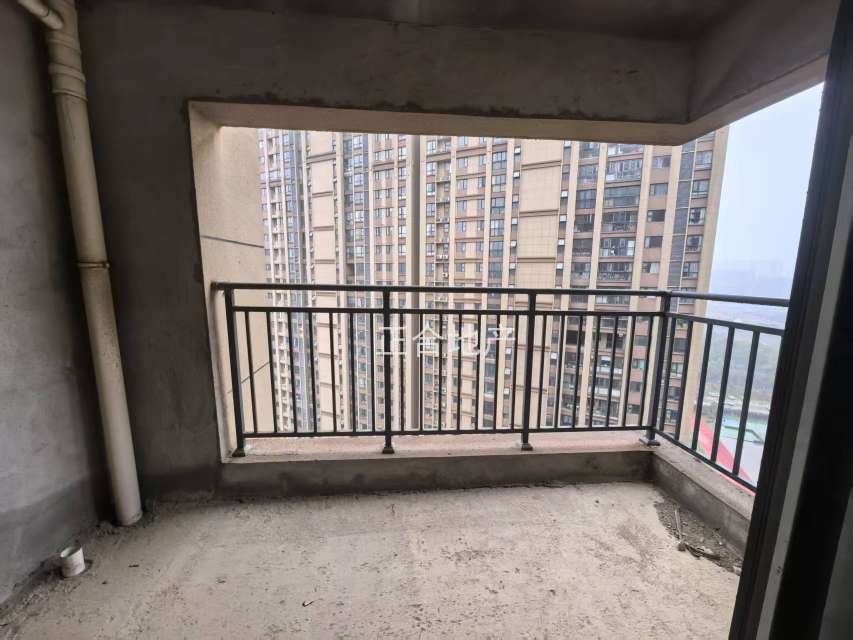 城南，元泰未来城B2区， 电梯好楼层19楼，毛坯3房2卫，证满二