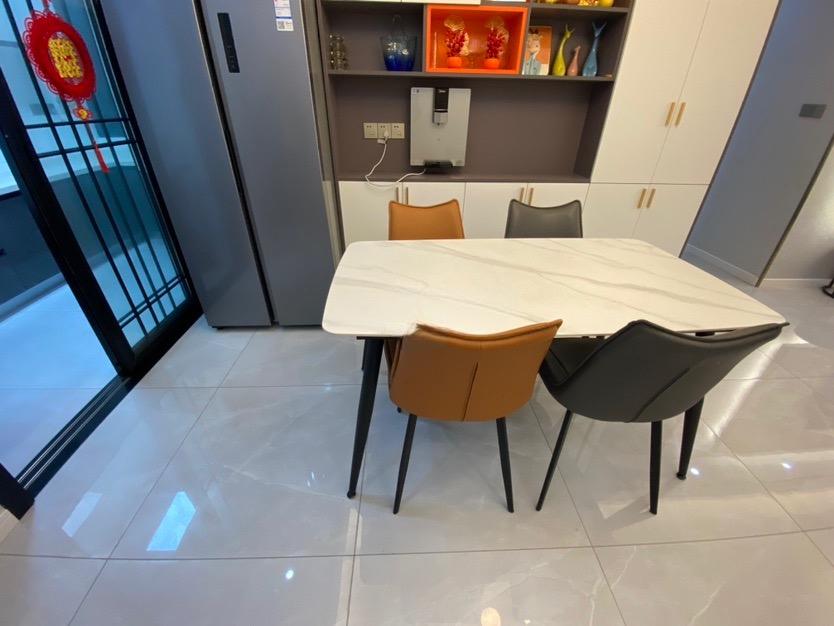 御湖世家全新装修3房送车位！