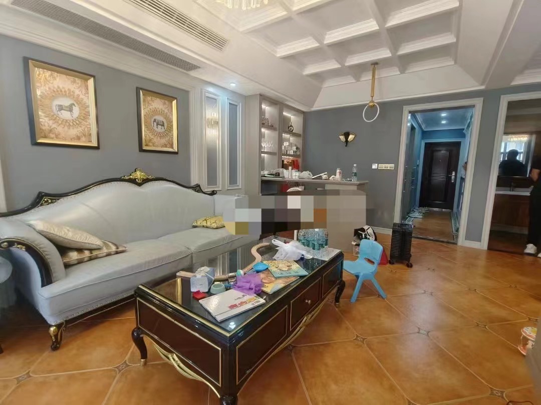 城南颐和公馆 电梯好楼层 证上115.8平，和楼上130多平的复复式面积一样 ，满五