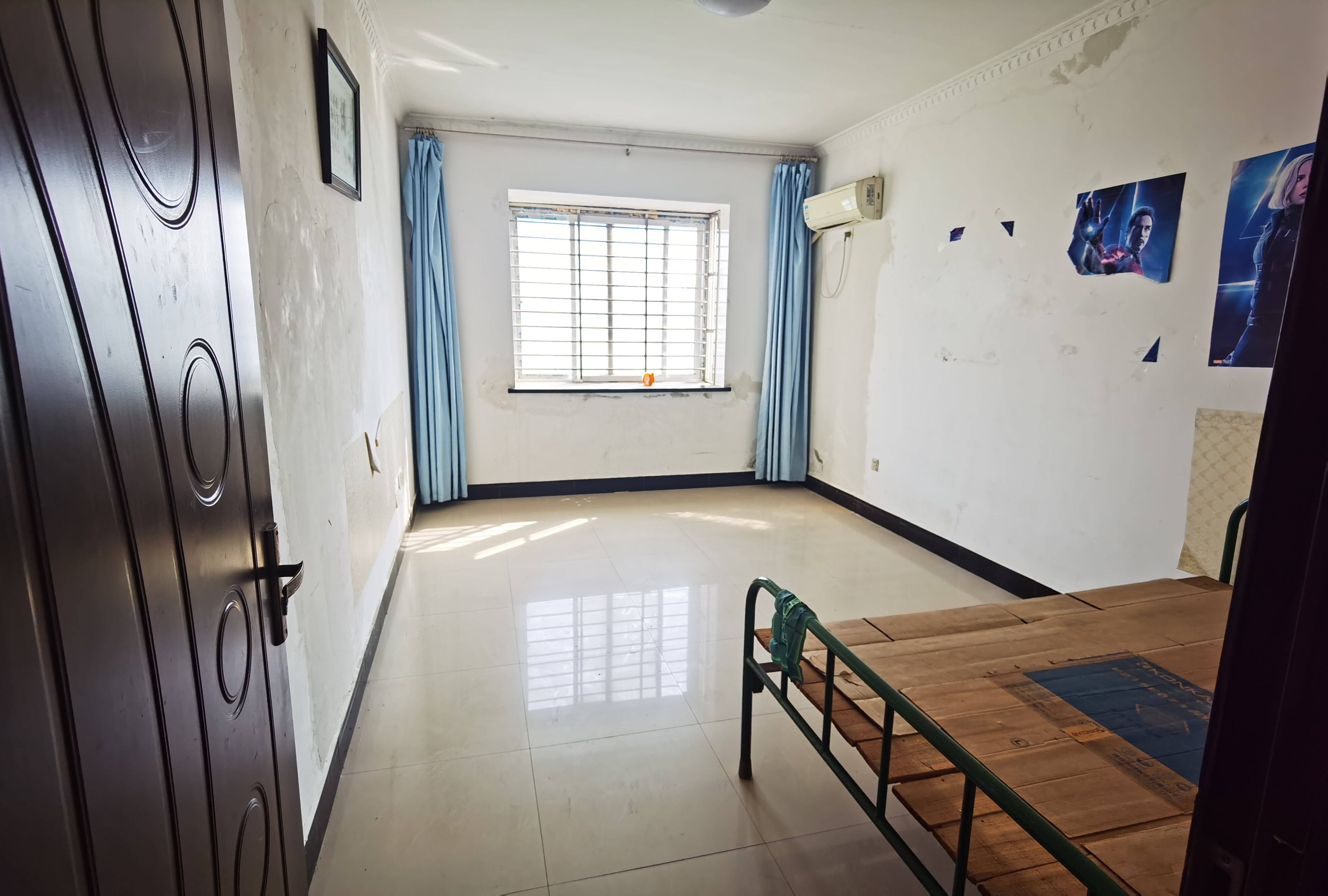 荆洪花园大两房方便看房业主诚心出售