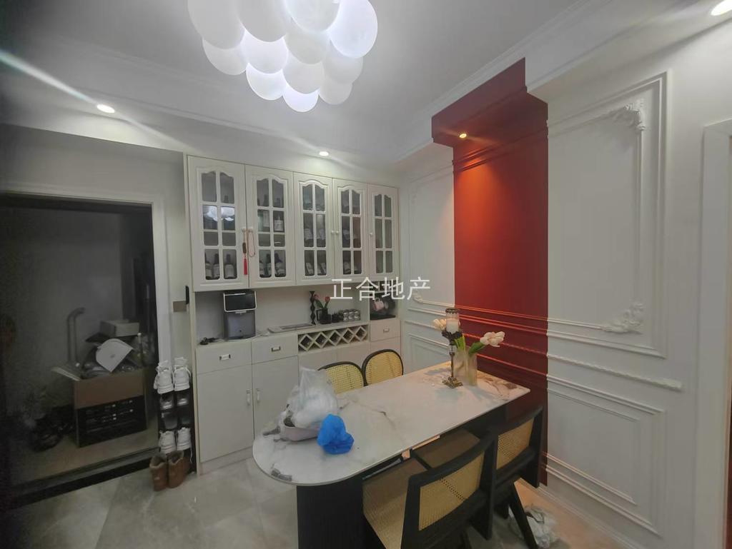 降价了，沔街上，新街，精装大两房，中间好楼层，成色新，三中，沔阳xiao学