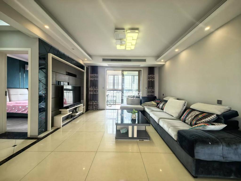 锦绣江山，边户，电梯好楼层，精装三房，单价5200+，看中谈，满二.