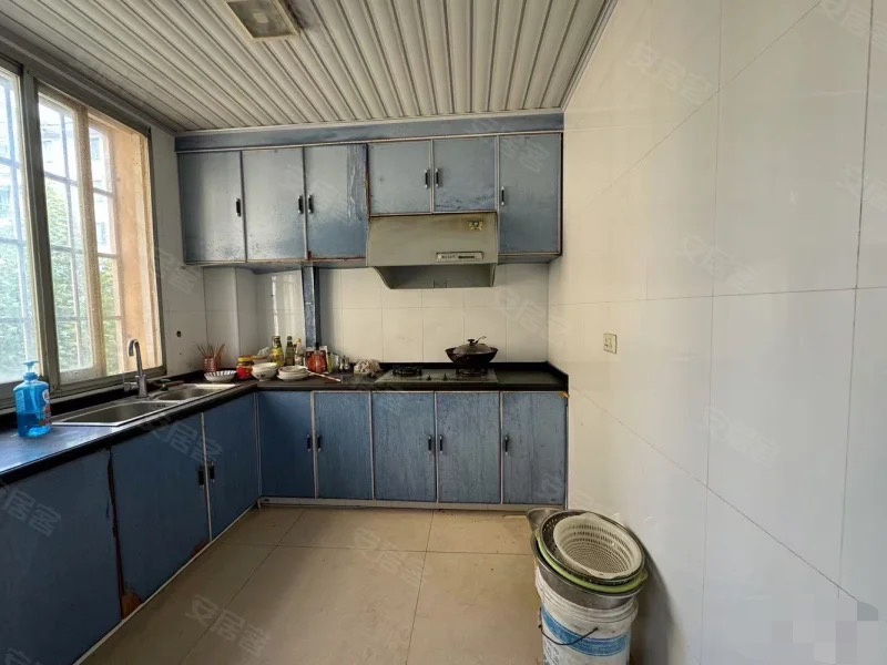 184，德政园香榭里，步梯2楼，采光户型好，送4个平方车库，精装三房