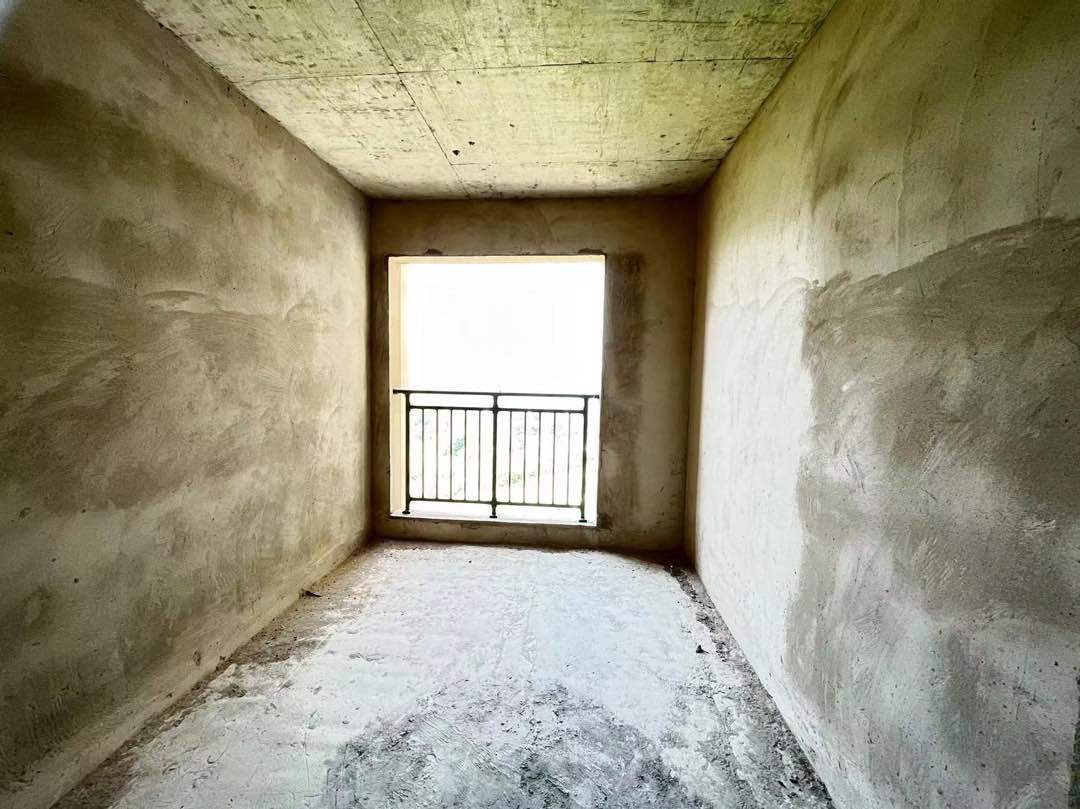 捡漏，单价2800电梯房，好楼层，毛坯4房，好楼层