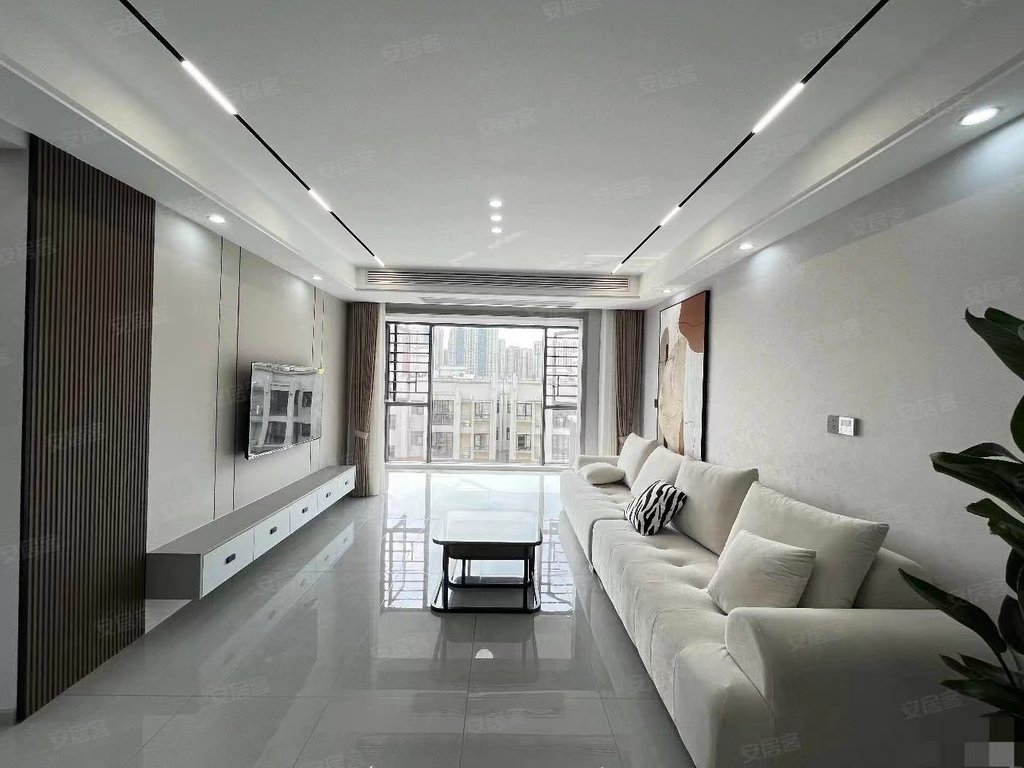 房东急售，沔阳公馆小高层，全新装修，三开间朝南，证件满五，好楼层