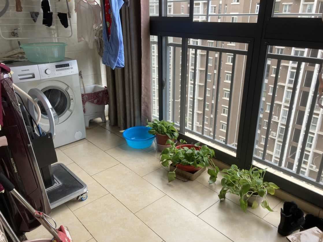 急售香岸华府的精装3房电梯中间楼层环境好拎包入住