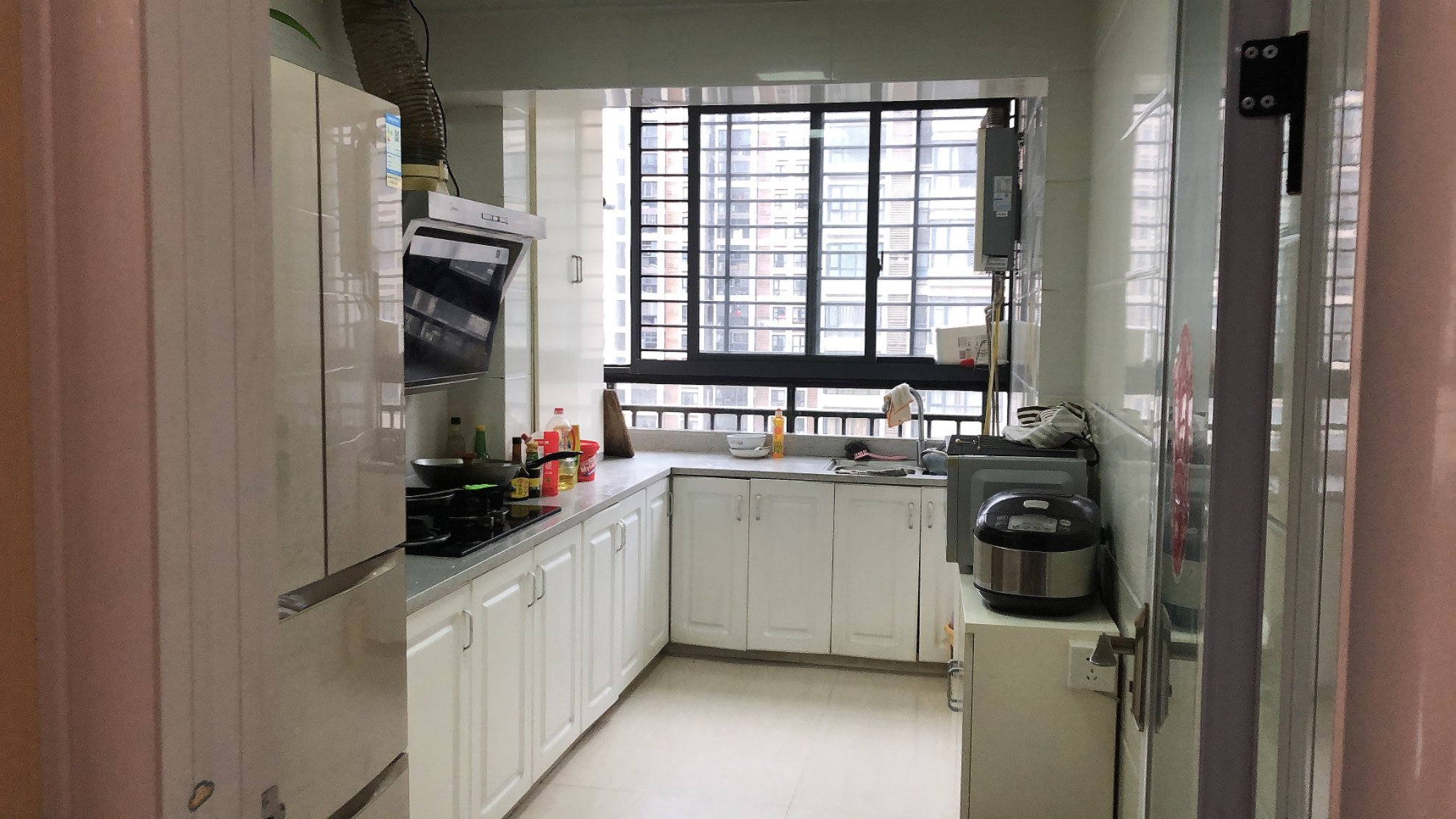 和合国际一期，电梯精装修大两房，满五年