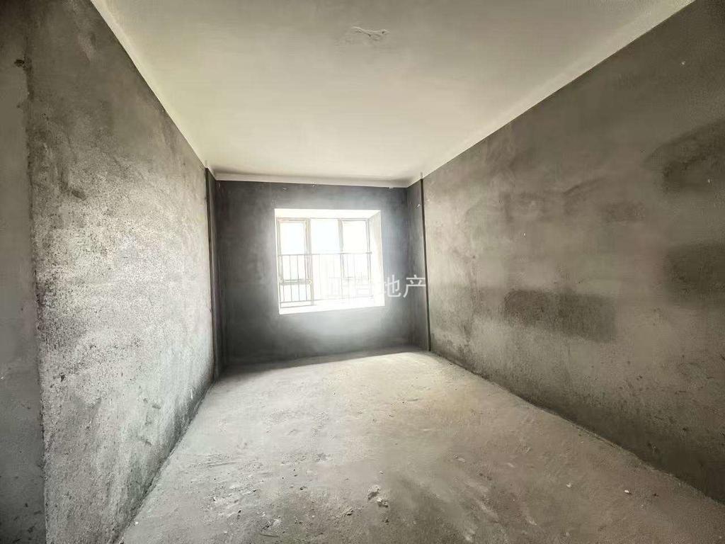 城南，北苑，大阳台，单价5千多，毛坯三房，中间楼层，采光好