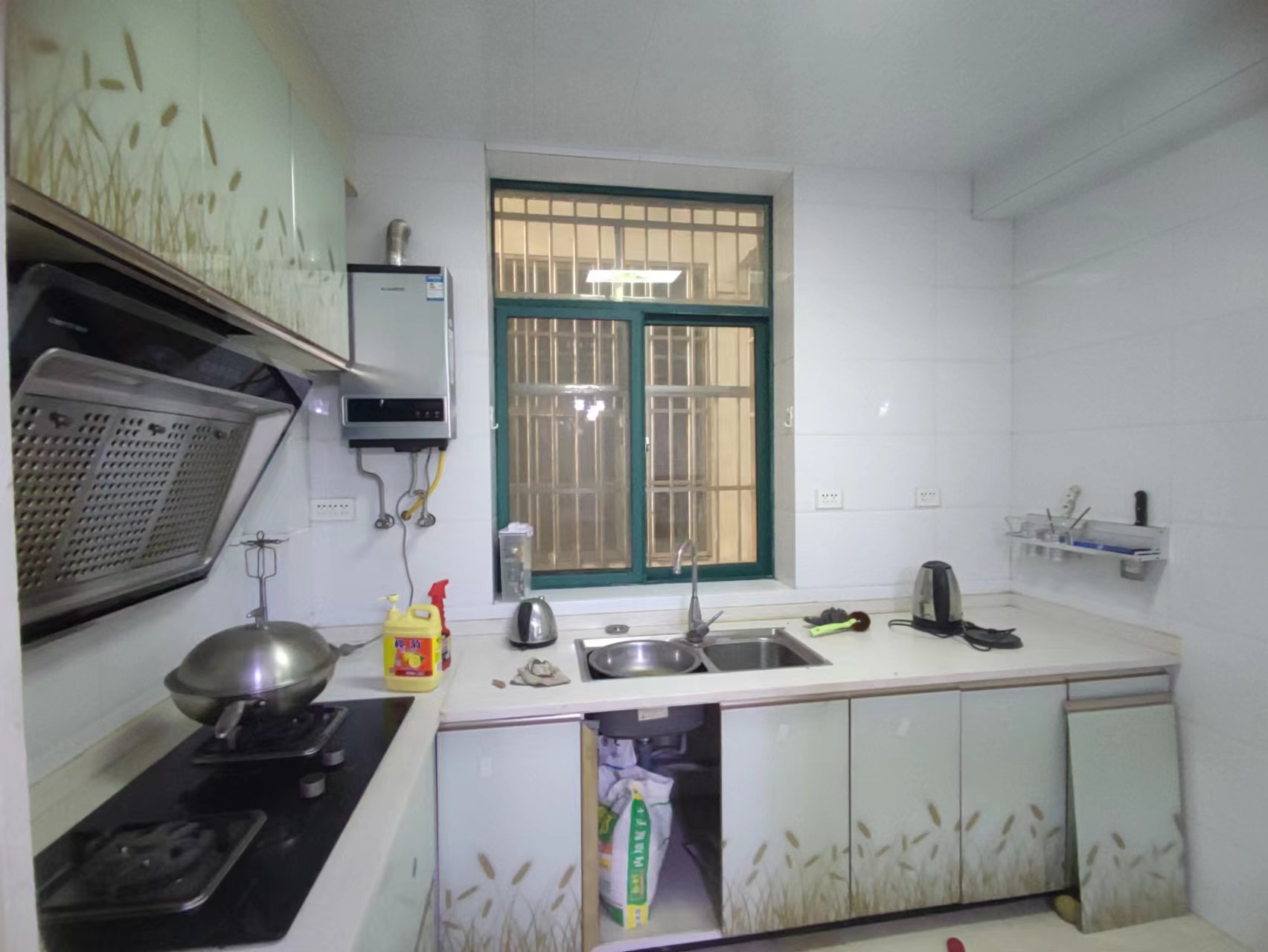 老二中黄荆雅苑电梯好楼层精装修3房2厅2位看房有钥匙