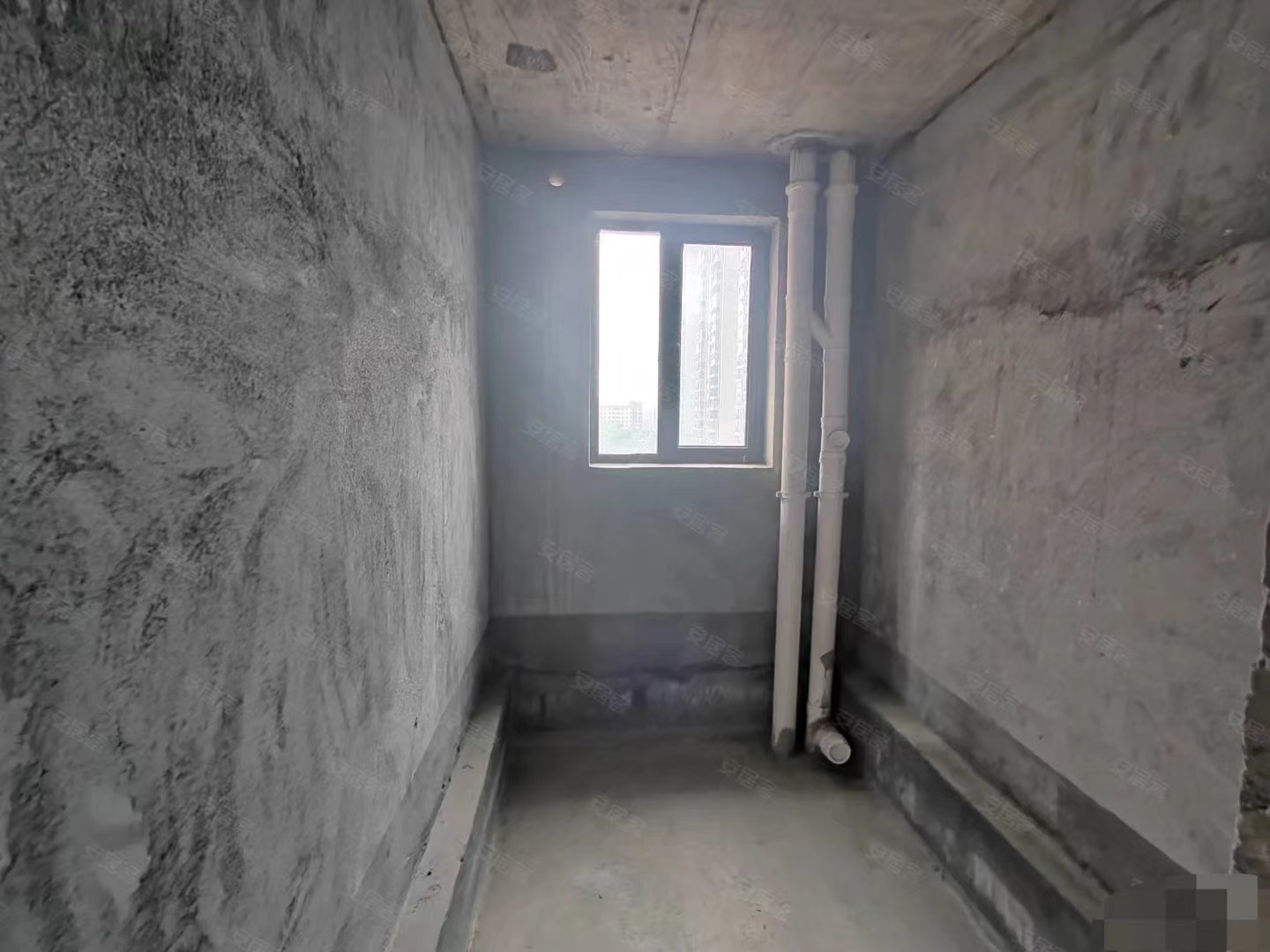 房东亏本出售，荣怀边户5300，​四房，好楼层，证满二，南北双阳台