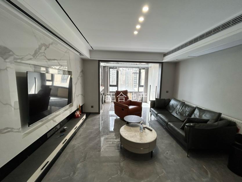 城南森林国际翡冷翠精装修 4房2卫 好楼层 证满二 带车位