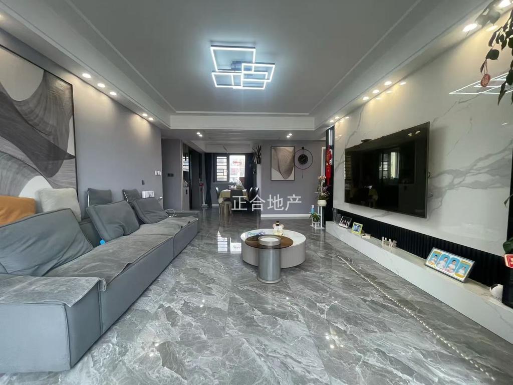 满庭春五期，精装4室2卫+活动室，单价5000，东边户，9成新。拎包入住