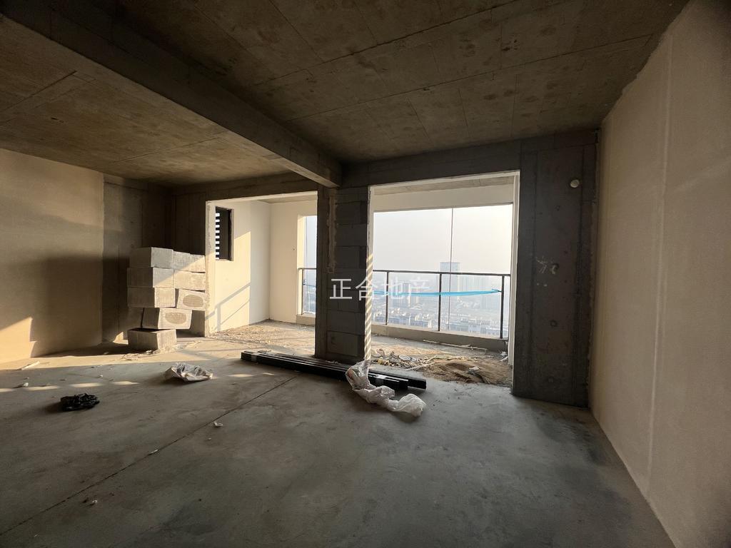 城南，吾悦华府现房，毛坯3房2卫，中户，中高楼层，房东包满二过户