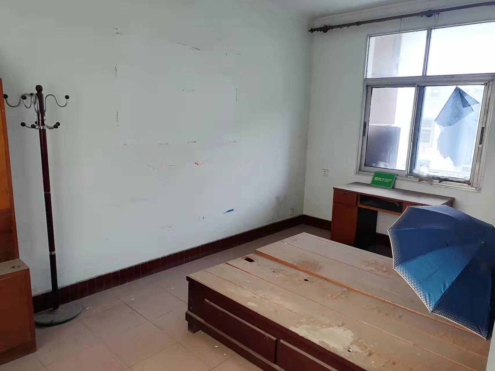 农委宿舍步梯好楼层四房两卫三房朝南大阳台有院子车位足好停车