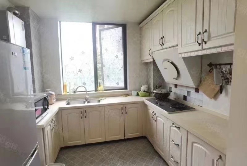 166，现亏本出售，绿地华庭锦城，步梯5楼，精装两房，大阳台，拎包入住