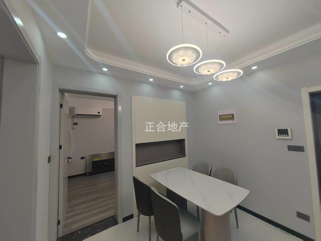 诚心出售，满庭春，供暖房，电梯好楼层，精装三房，仙桃xiao学新三中,证满二年