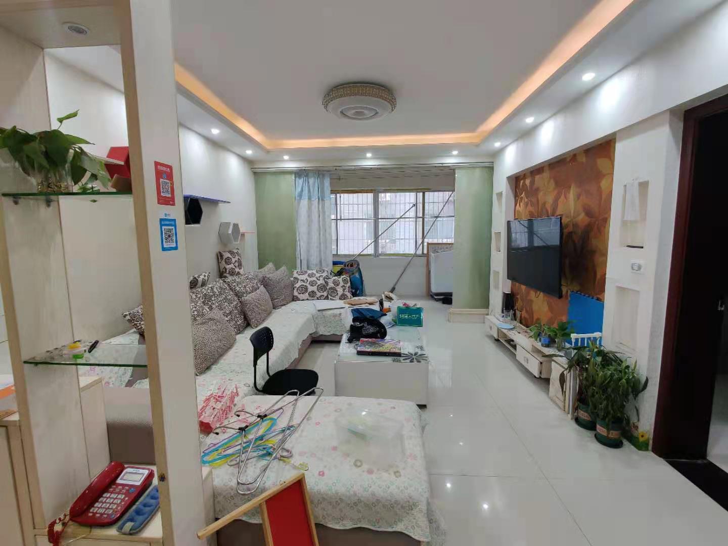 中天小区 刘口菜场旁边  大三房  步梯最好的楼层  东西全送 有意向就看房