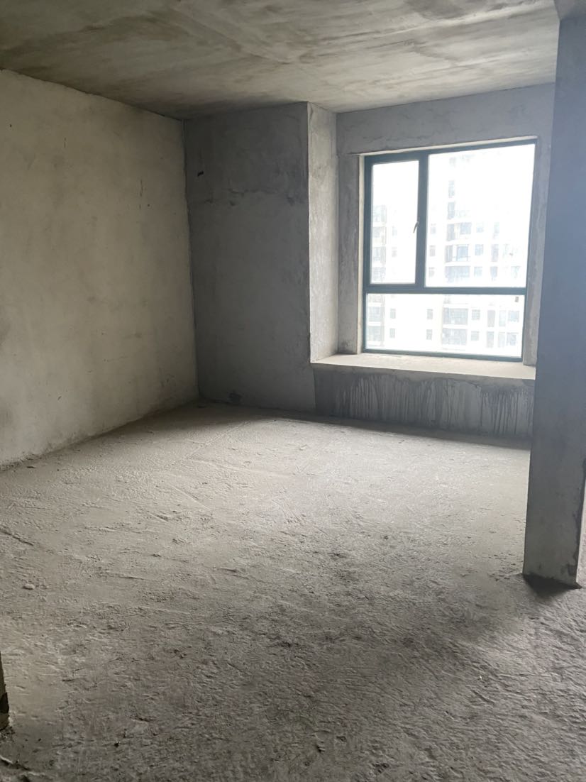 新城一号四期湖景房户型好南北通透，周边商圈成熟 楼层 附近