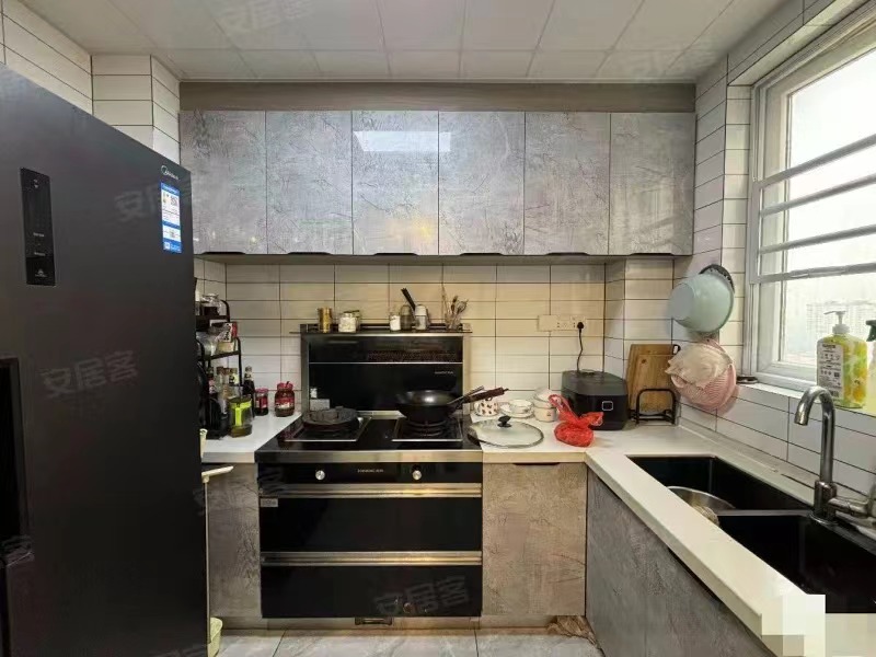 ​满庭春，精装三室两卫+活‬动室，9.9成新，送入户花园,电梯好楼层，证满二，​仙桃xiao学+仙桃三中