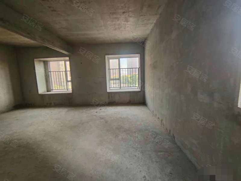 城南，蓝天白云，单价5300+，纯边户，证满两年，捡漏