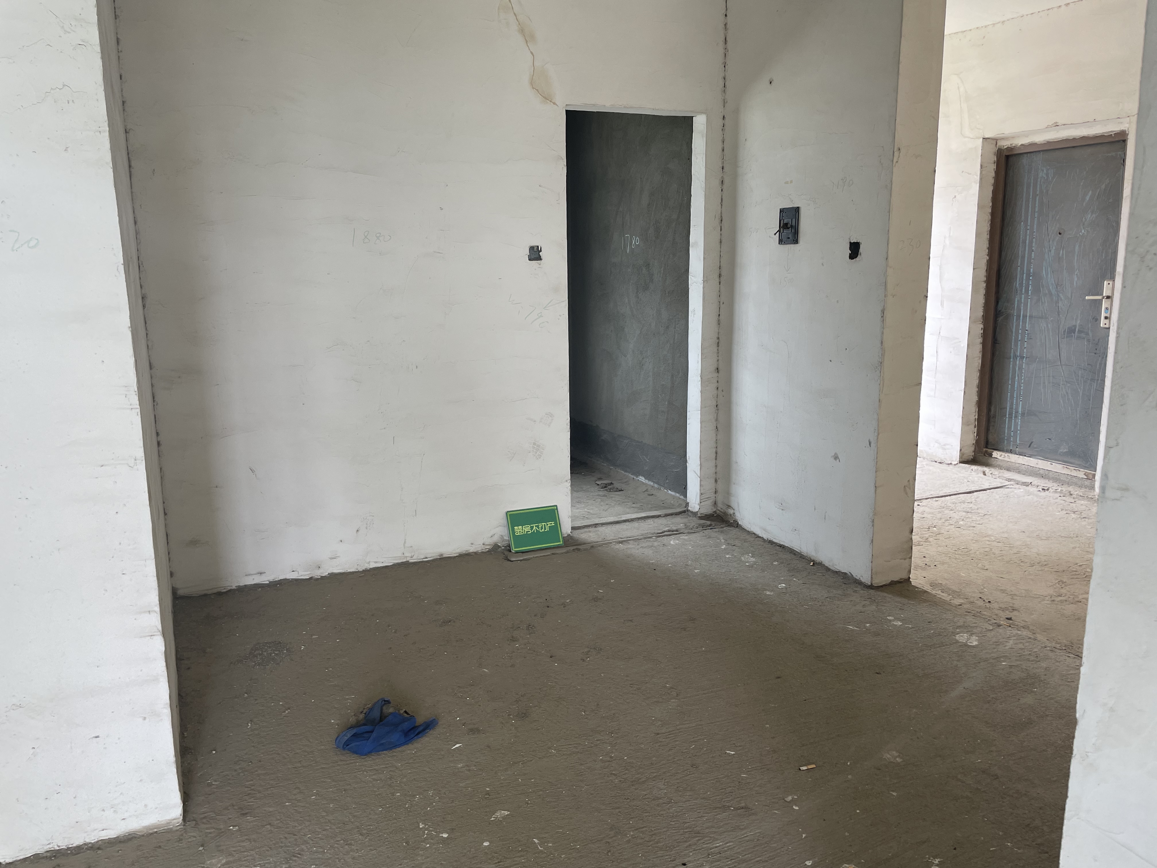 三丰鼎城毛坯小三房中间楼层满2看房有钥匙