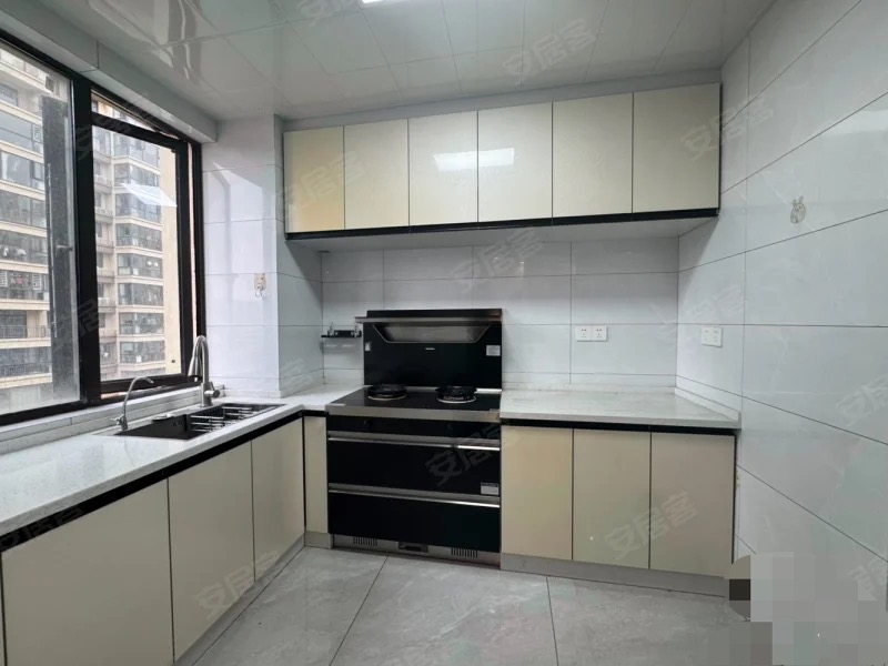 城南，荣怀，电梯小高层，一梯一户，精装3房2卫，9成新，好楼层，证满二