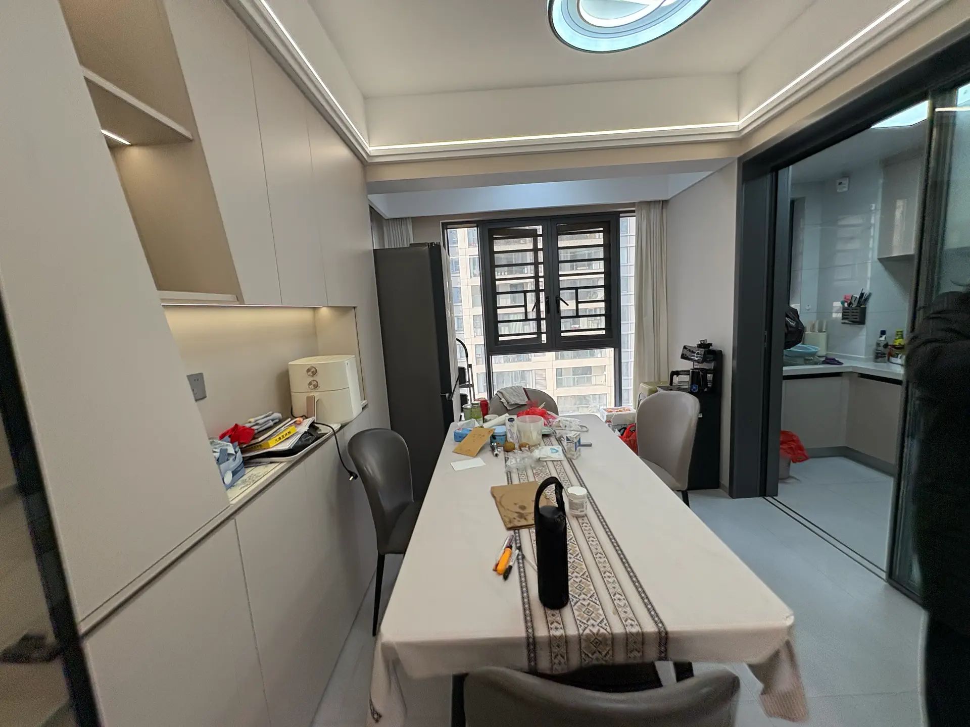 城南，蓝天花园，小高层，1梯1梯，精装三房，好楼层5楼，9成新，证满二