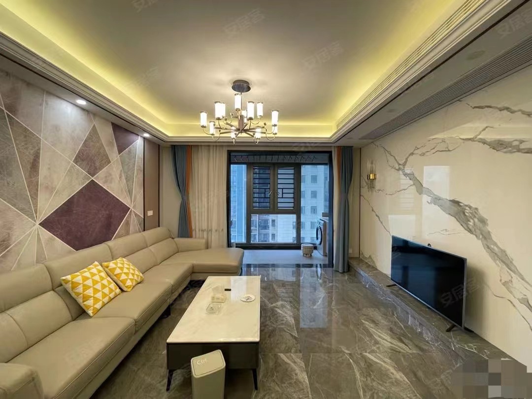 49，城南新三中旁，全屋定制衣柜➕左右沙发，全新精装三房，证件满二，中间楼层