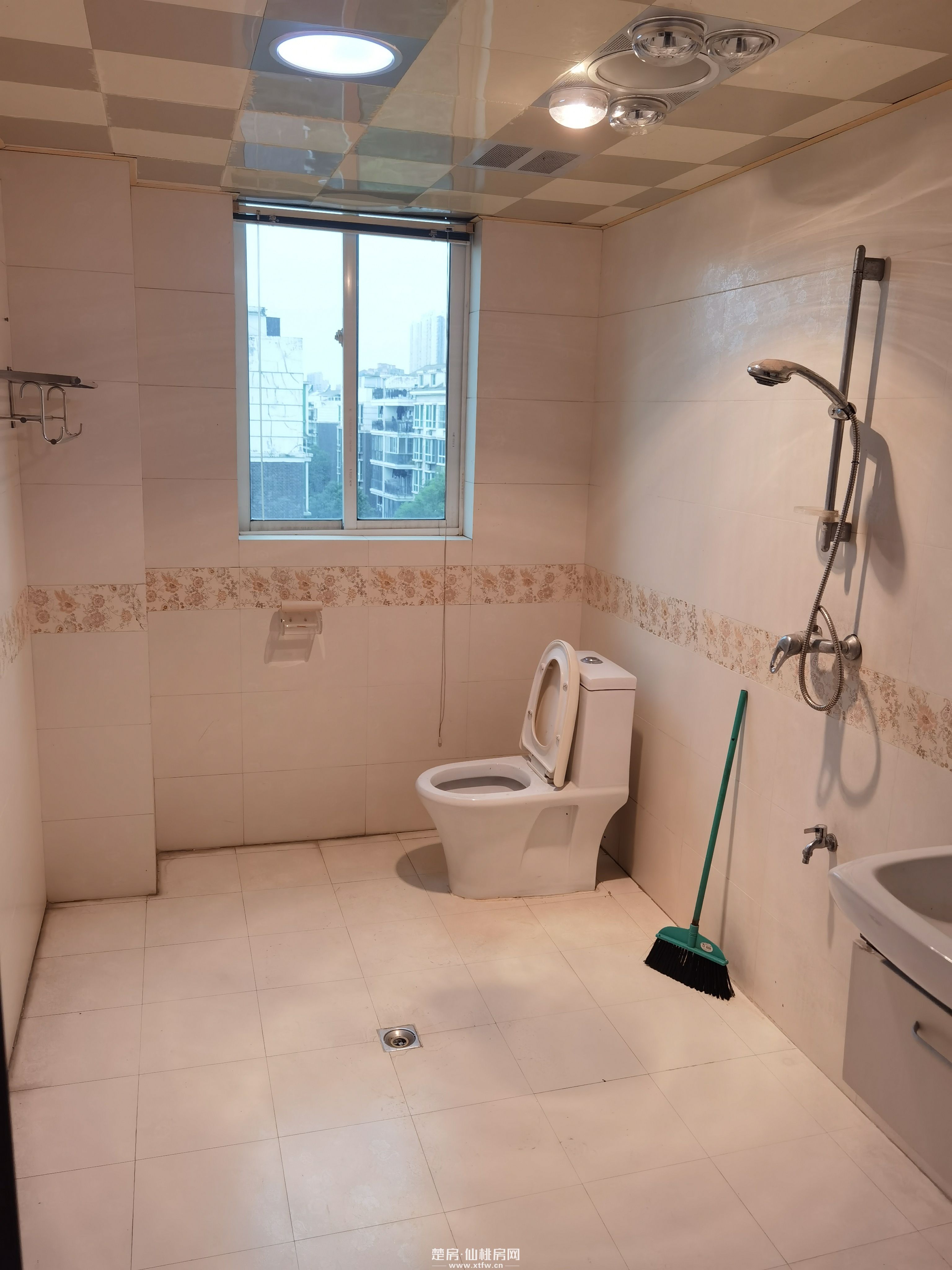 仙桃一中花园复式255平米精装修60万