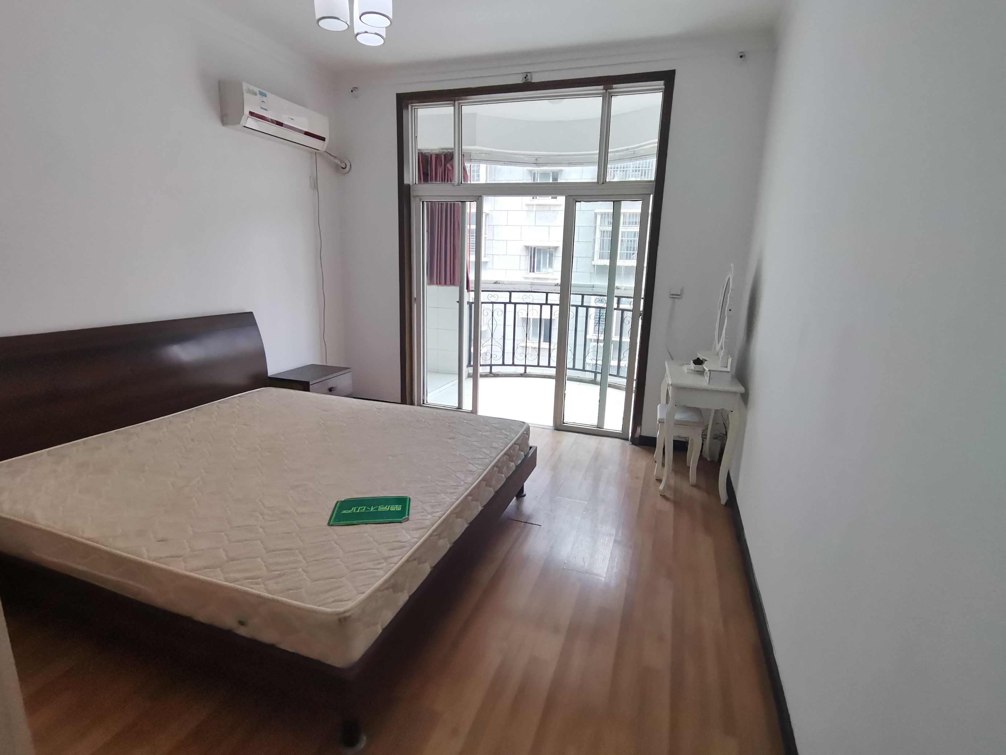 宏运名居精装三房中间楼层看房方便房东诚意出售