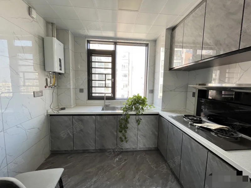 181，​沔阳‬公馆。‮新全‬装修‬，精装三房，拎‮入包‬住，​队口‮阳沔‬xiao学元‮三泰‬中，‮楼好‬层