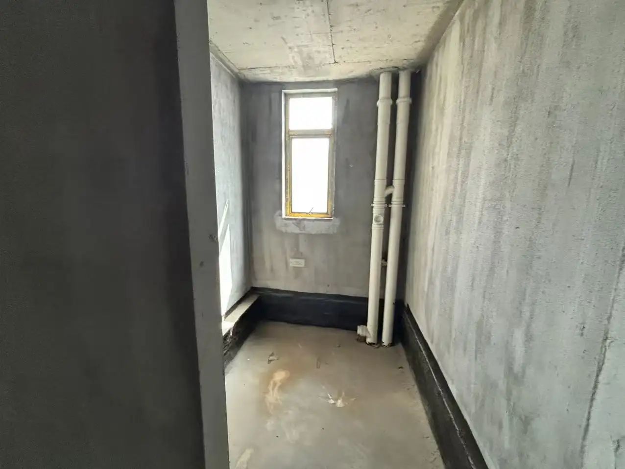 亏本出售，御湖世家，毛坯3室2卫，南北双阳台，，证满二