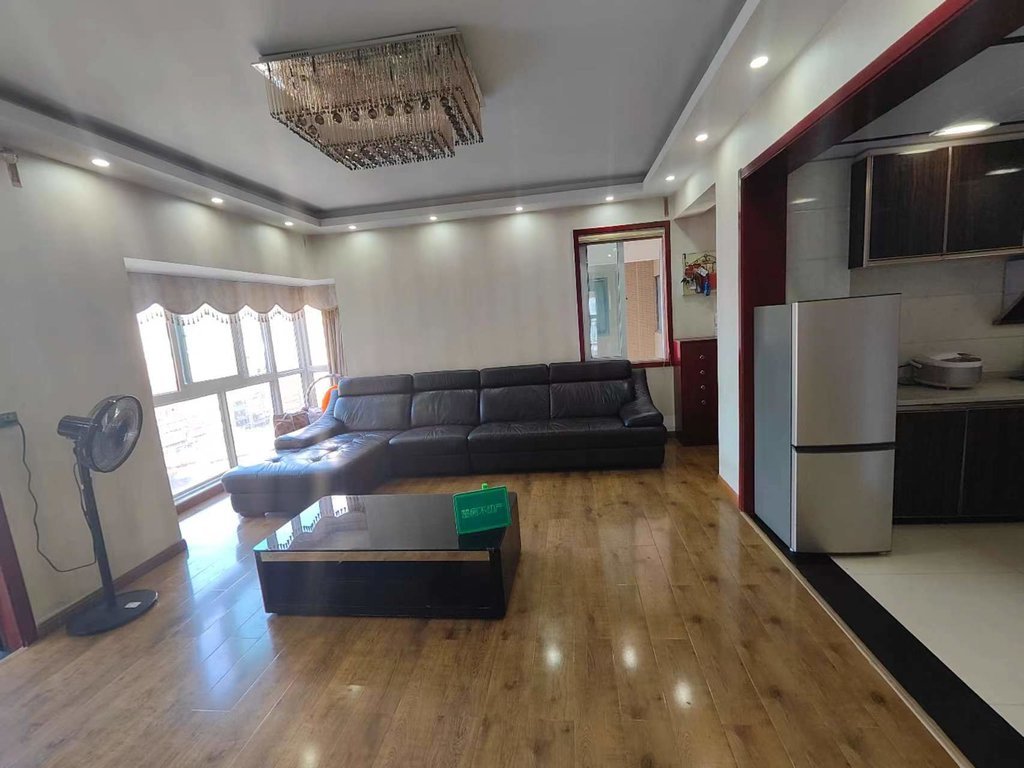 圣淘沙精装大两房通风好三面采光，双阳台，业主诚意出售！