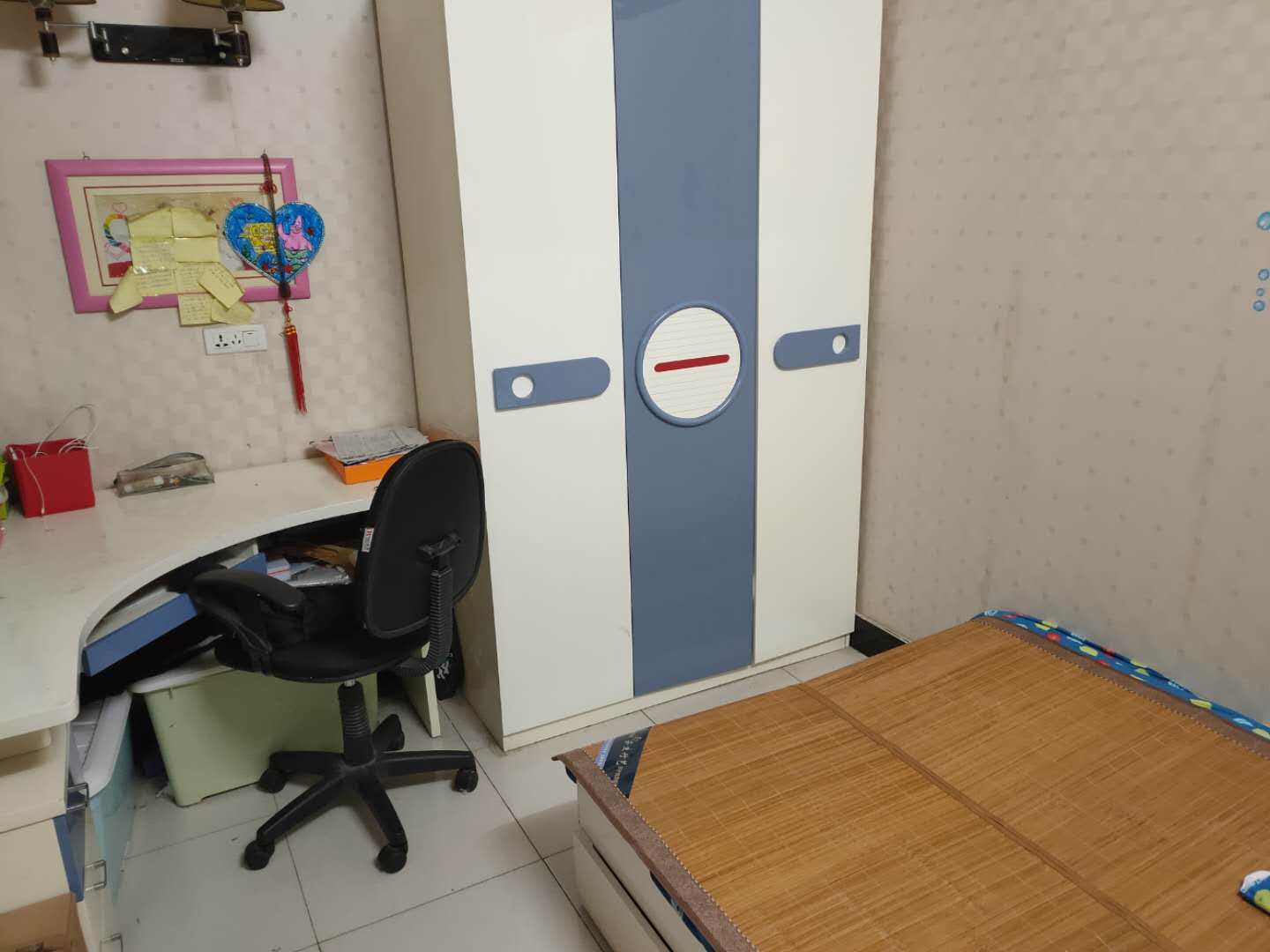 商城旁边三中对面步梯三楼业主急售 看房