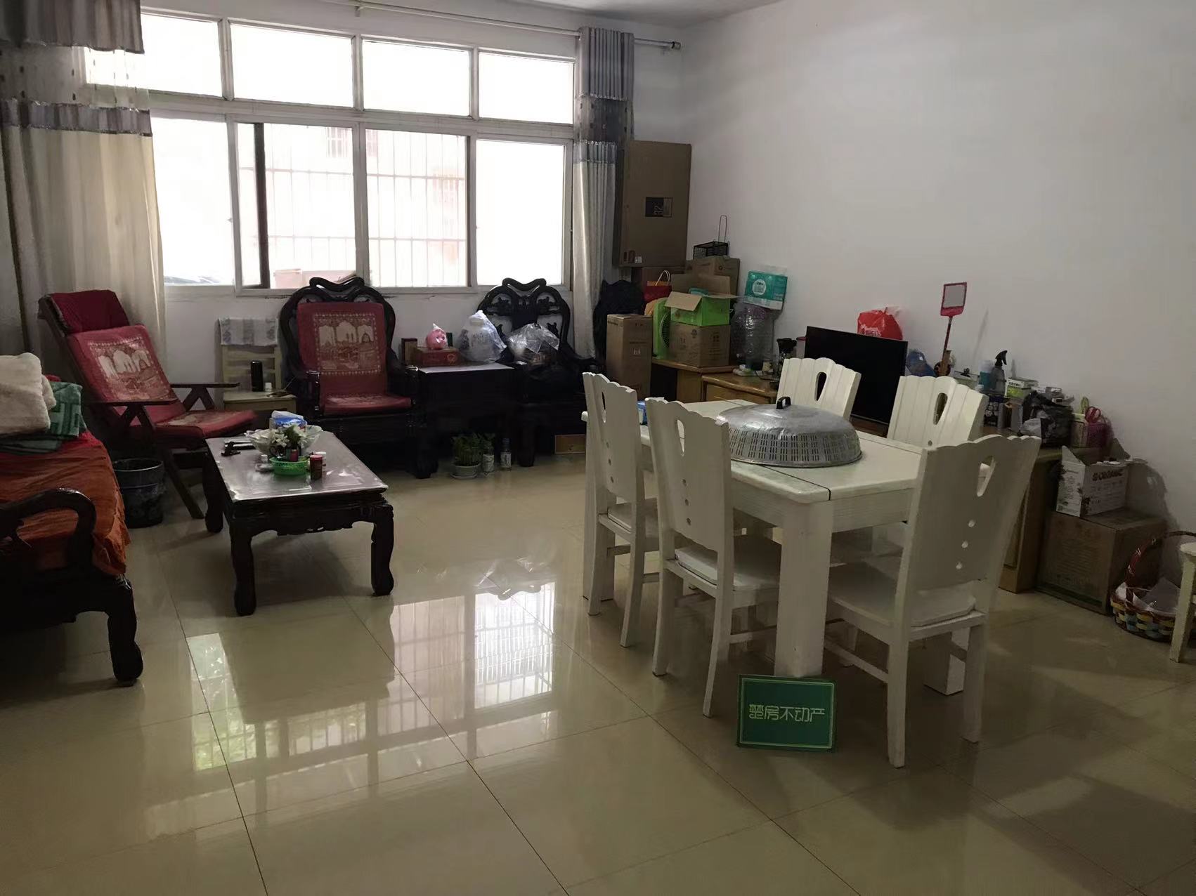 荆洪花园富迪三友旁沔中附近大三房很好的楼层诚心出售