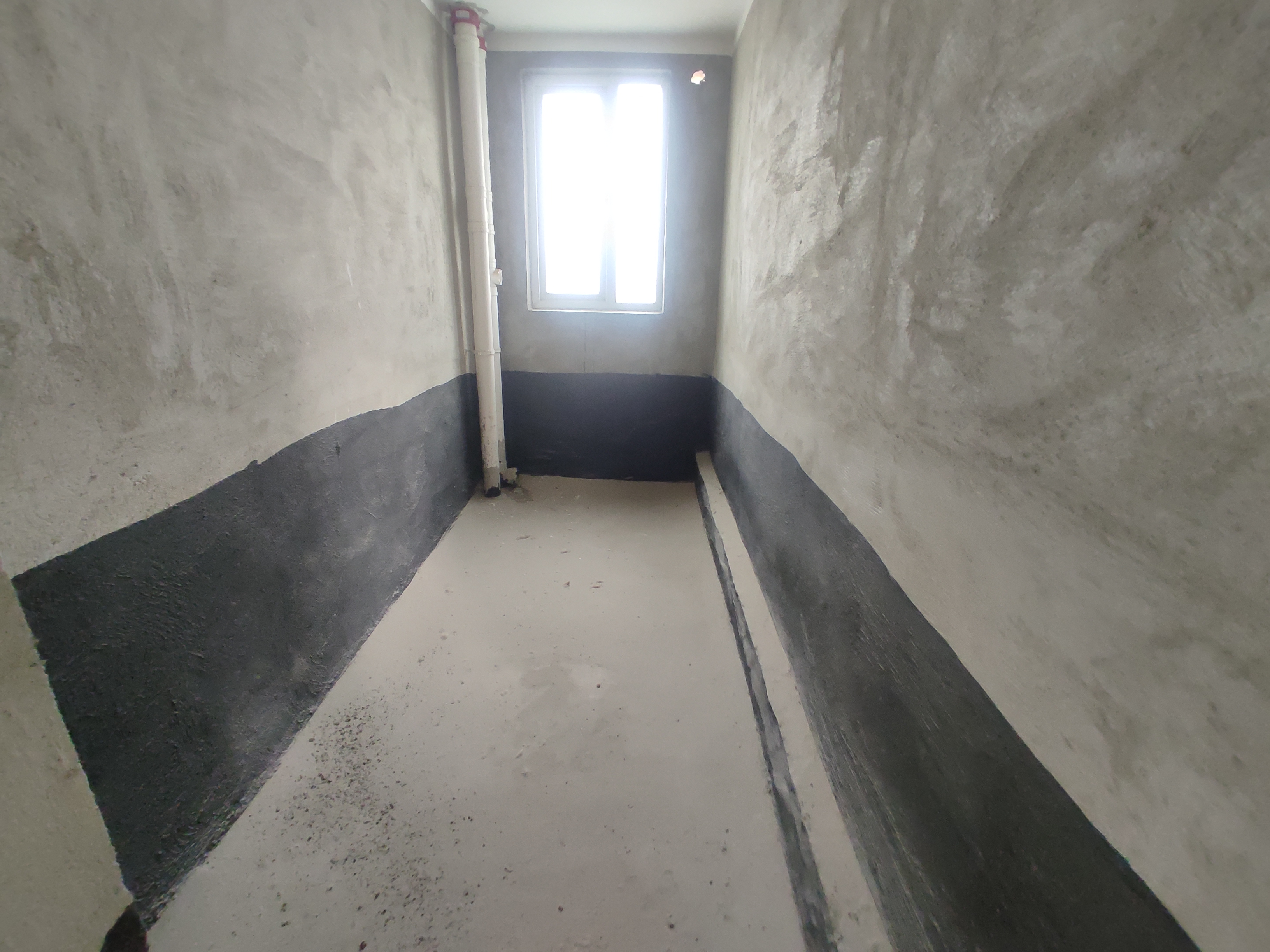 森林国际.毛坯大三房.南北双阳台.站阳台可看湖.看房方便