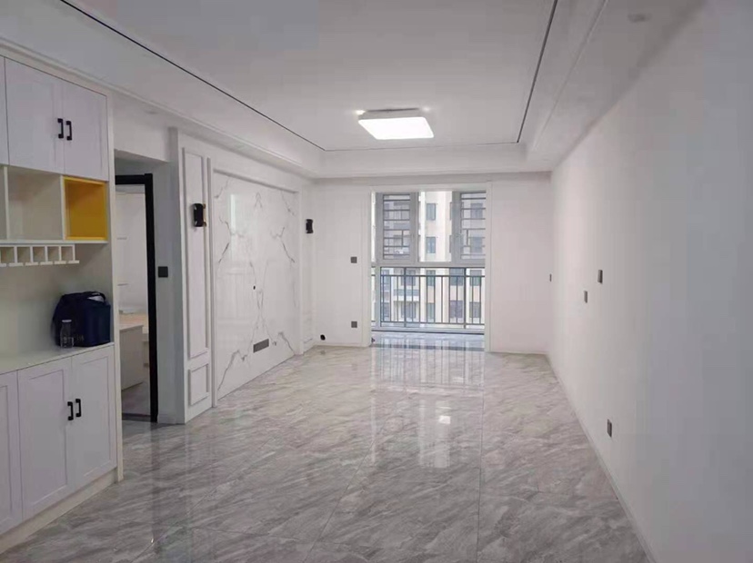 森林国际城湖景精装大两房，电梯好楼层证满二新二中附近