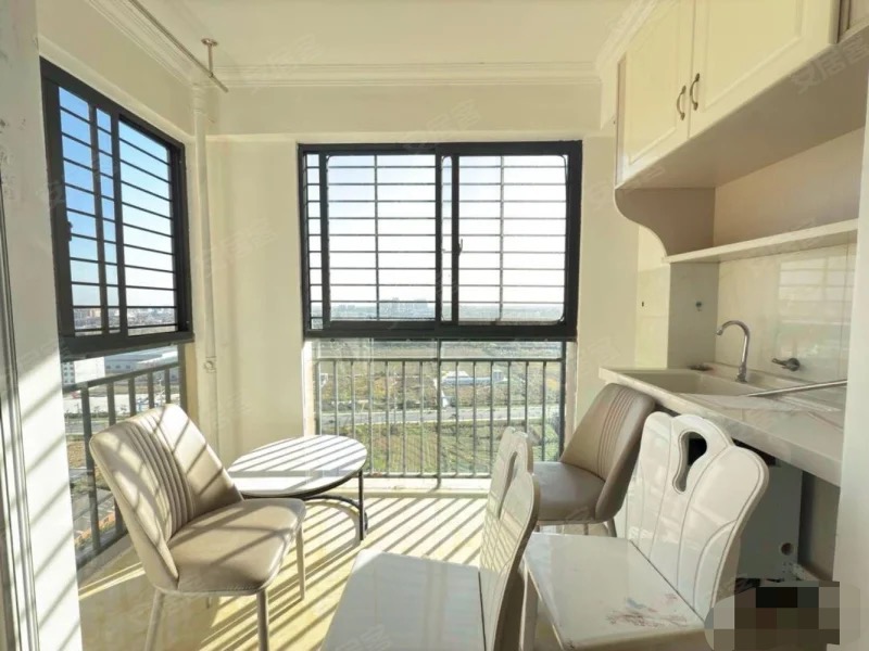 城西，满庭春，边户，南北通透，精装三房，中间好楼层，老证