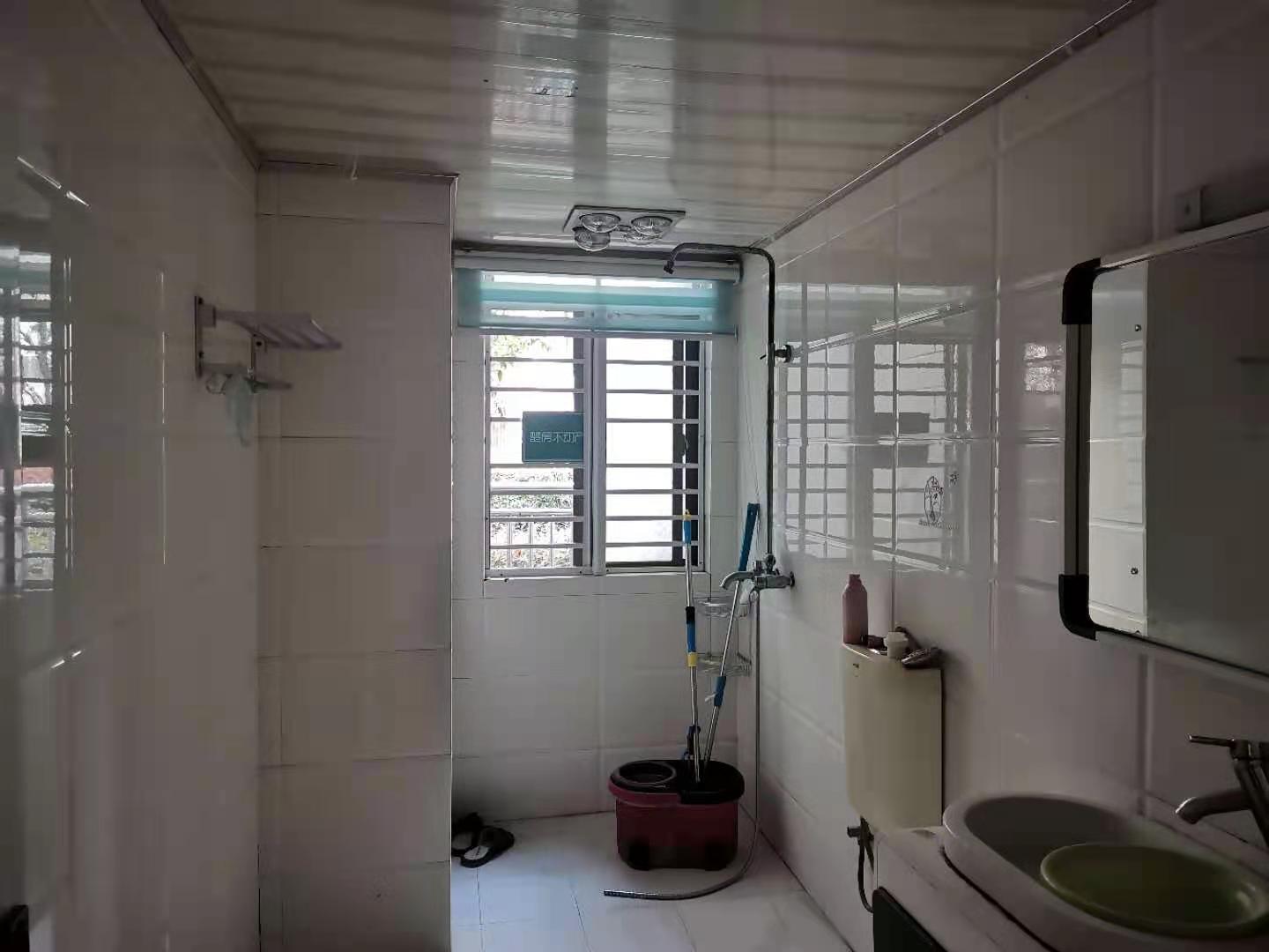 城南金诚花园三房两卫精装修，小区环境好！