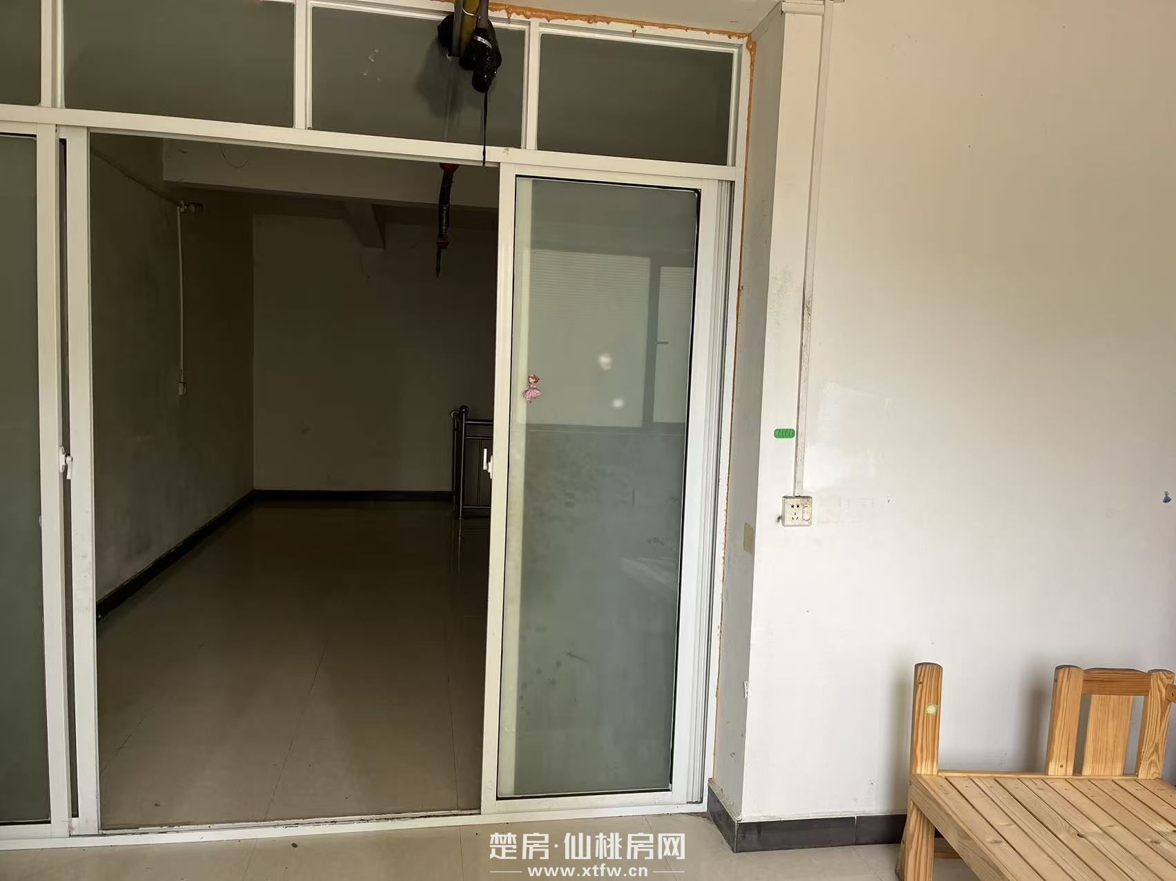 新城一号五期大门口门面出租