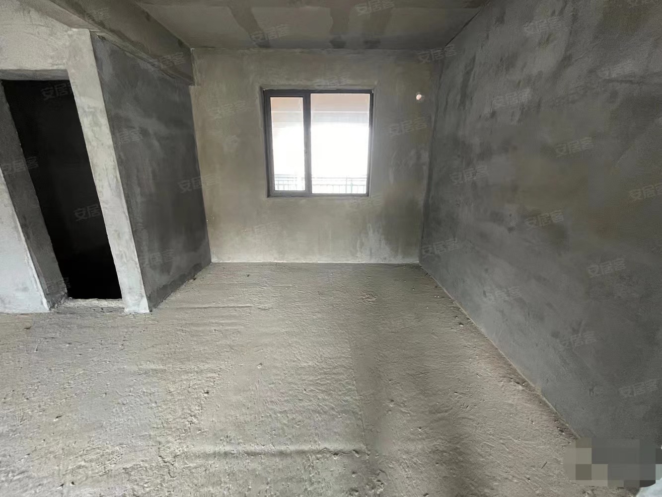 荣怀大三房，16楼好楼层，单价5800，还送储藏室，三开间朝南，户型好，急卖，证满二