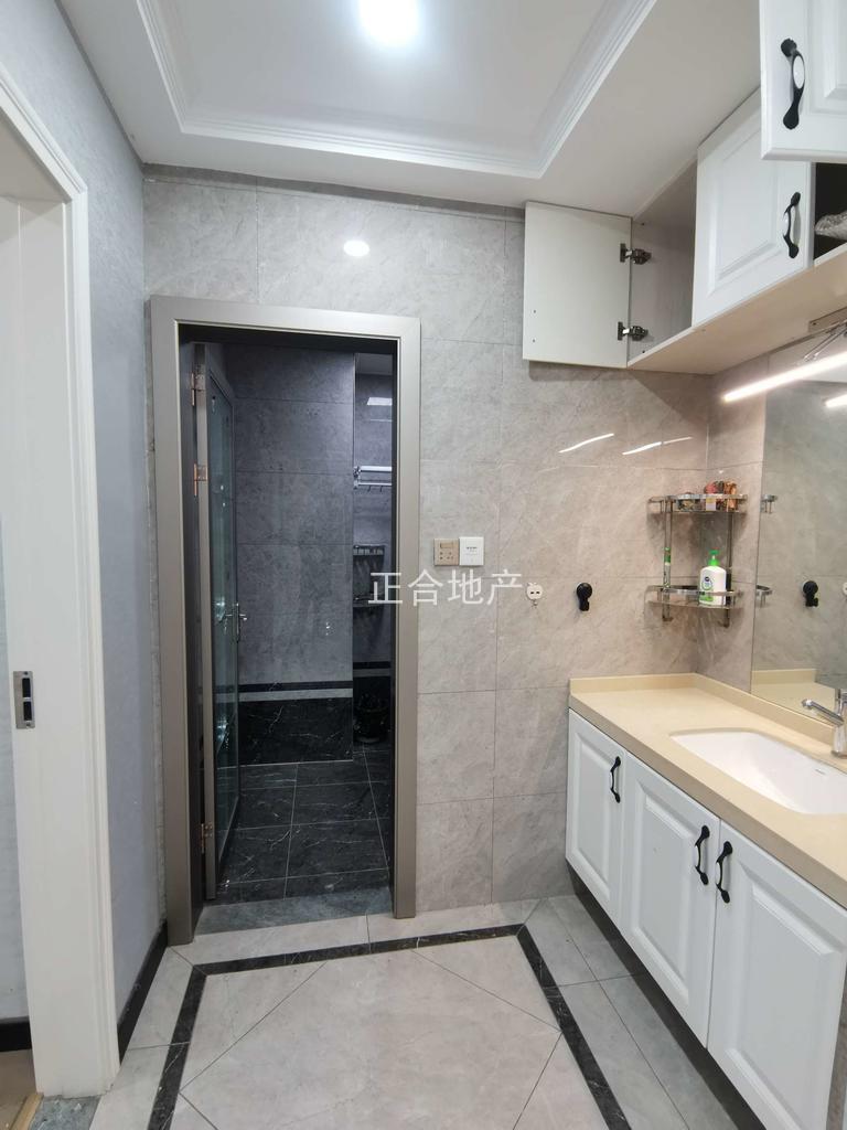 哇塞！装修卖毛坯价！业主诚心卖！电话看房！