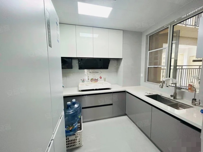 城南，新城名都，全新精装，精装三房，电梯好楼层，证满二，一天未住