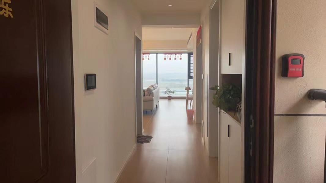 亏本出，祥生观澜府，电梯小高层，中间楼层，南北通透，视野开阔，品牌家具家电