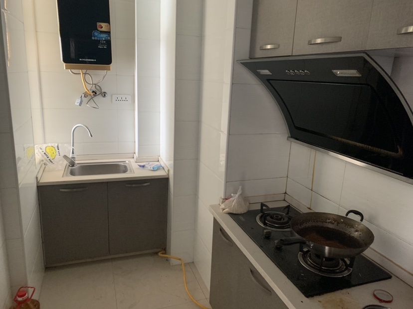 上苑一品2室2厅1卫精装修家具家电全配，适合陪读！