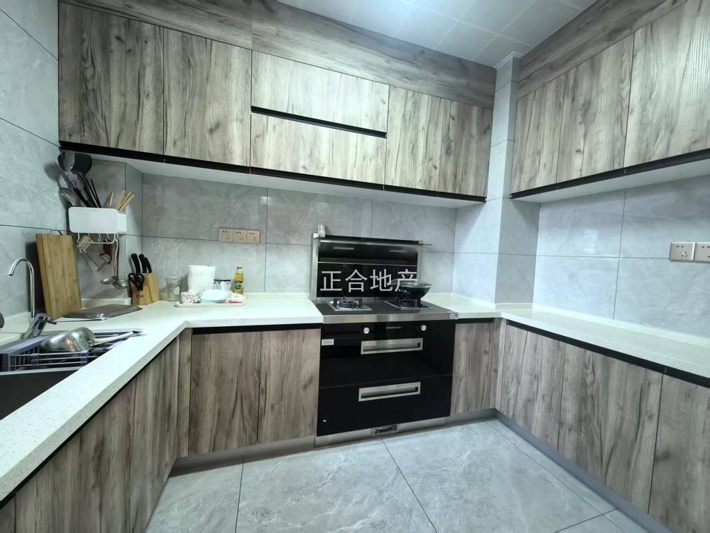 捡漏！城南，南国明珠，精装4房，中间好楼层，9成新，单价5100，双阳台，证满二